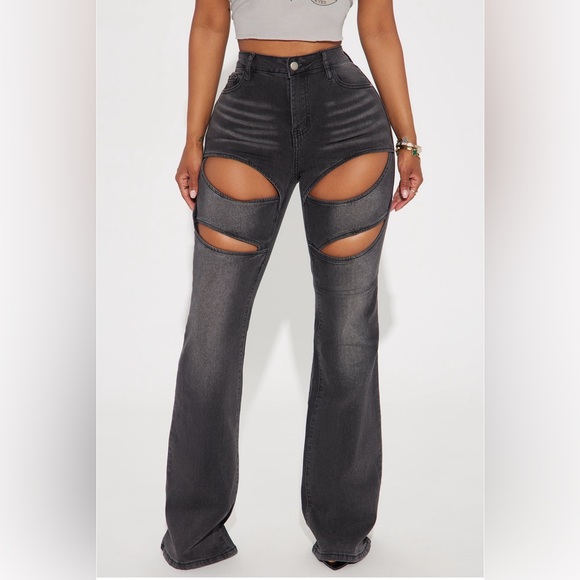 Fashion Nova Showing up cut out stretch flare jeans - Picture 2 of 7
